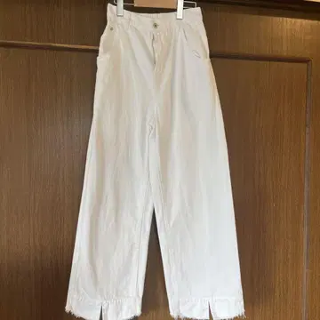 CYAN TOKYO 화이트 데님 플레어 팬츠 슬릿 밑단