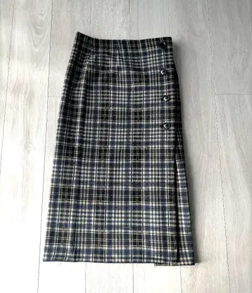 CLOCHE 체크 무늬 랩스커트