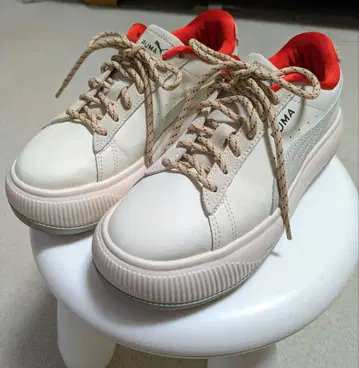 PUMA 화이트/레드 스니커즈