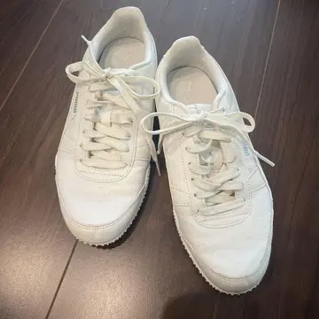 PUMA 화이트 스니커즈