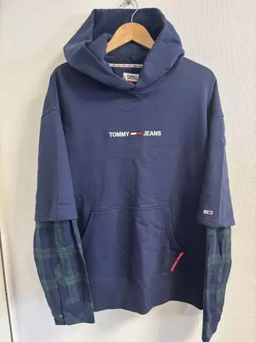 TOMMY JEANS 후드 부착 후드티 네이비 체크 소매 레이어드