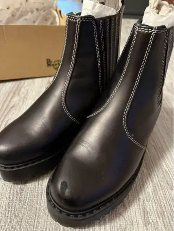 [ 새상품급 ] Dr.Martens ROMETTY 사이드 고어 첼시 부츠
