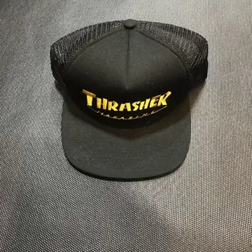 THRASHER 블랙 트래커 캡
