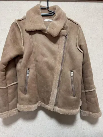베이지 무스탕 코트 앞면 지퍼 부착