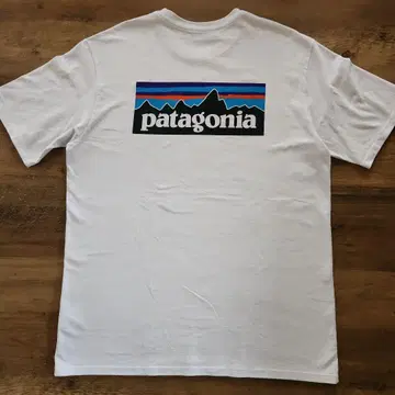 patagonia 백 프린트 T셔츠 화이트
