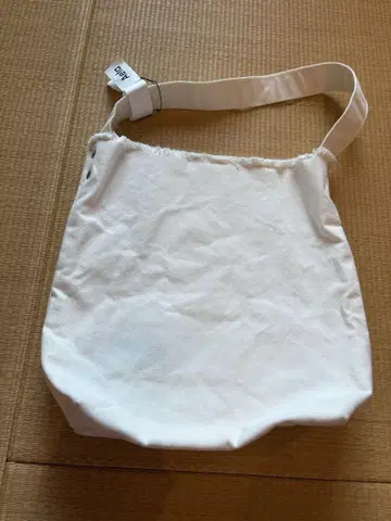 Aeta 화이트 토트백