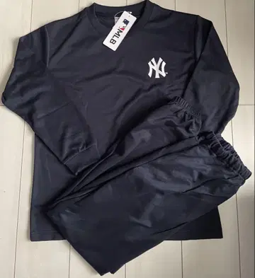 새상품 LL 사이즈 MLB 양키스 상하의 세트 맨투맨 네이비 컬러