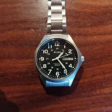 세이코 ALBA 밀리터리 티타늄 블랙 다이얼 쿼츠