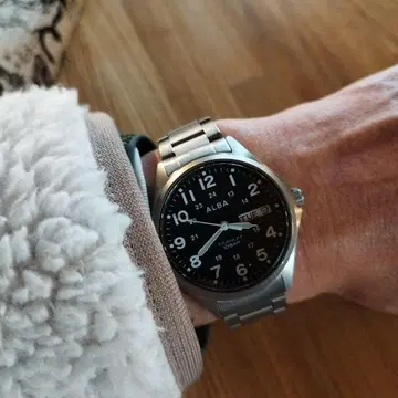 세이코 ALBA 밀리터리 티타늄 블랙 다이얼 쿼츠