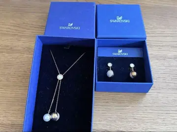 Swarovski 목걸이와 귀찌 세트