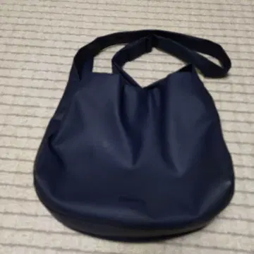 새상품급 경량 CAMPER 네이비 숄더백 비에도 강합니다