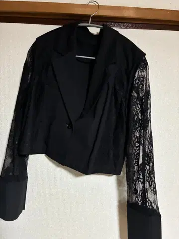 [미사용에 가까움] 접촉 냉감/레이스 레이어 절개 테일러드 자켓 HARE