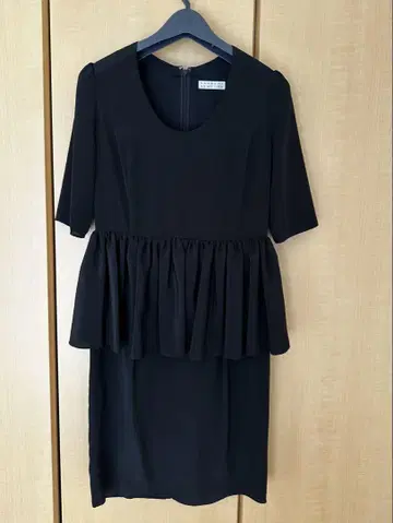 BARNEYS NEW YORK 블랙 원피스