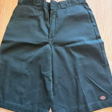 Dickies 다크 그린 숏팬츠