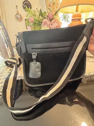 발리 BALLY 스웨이드 백스킨 숄더백 블랙