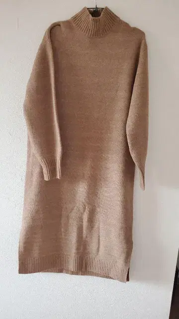 베이지 터틀넥 롱 니트 원피스 가격 인하 불가