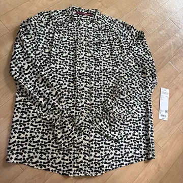 [새상품] UNIQLO 콩트와르 데코토니에 레이온 컬러 셔츠 S 사이즈