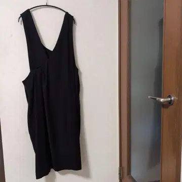 블랙 살로펫 V넥 드레이프 디자인