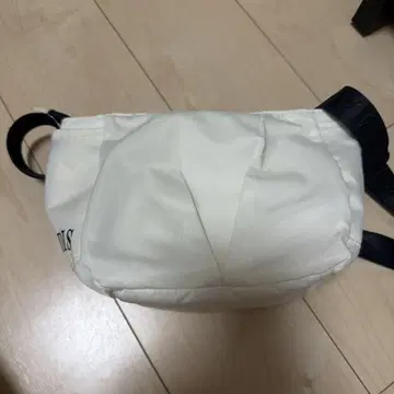 NOMADIS 숄더백 화이트