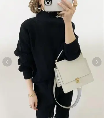 새상품급 Emma Taylor 에마 테일러 펄 넥 니트 풀오버 블랙