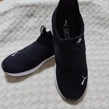 PUMA 블랙 스니커즈 SOFTFOAM