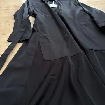 셔츠 플레어 원피스 이소재 사용 블랙