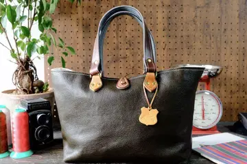 다크 올리브 슈링크 소가죽 토트백 L size 핸드메이드 A4