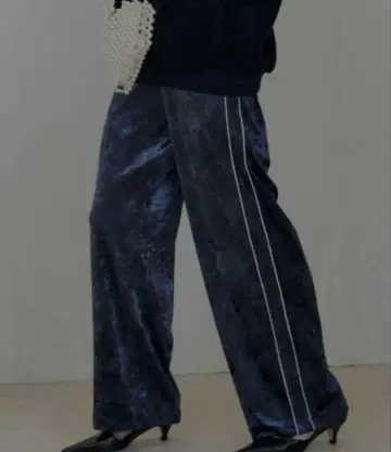 AMERI VINTAGE UND TIE DYE VELOUR PANTS