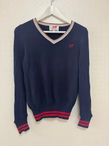 MASTER BUNNY EDITION 네이비 V넥 스웨터 사이즈 1