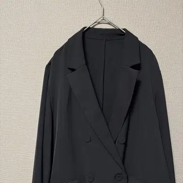 로페피크닉 테일러드 자켓(M) 블랙 더블 버튼 주름이 잘 생기지 않는