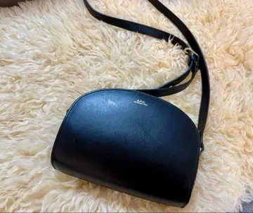 A.P.C. 블랙 가죽 숄더백