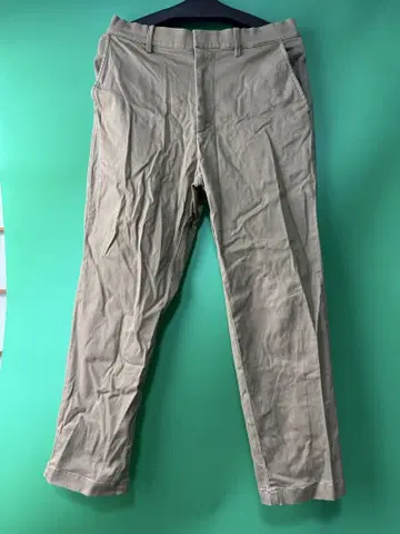 UNIQLO 베이지 치노 팬츠 앞뒤 포켓 부착