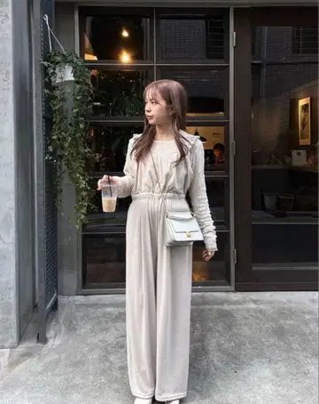 Kastane 카스타네 프릴 살로펫 베이지 벨로아