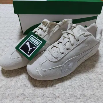 PUMA 화이트 스웨이드 스니커즈