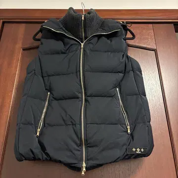 컨디션 최상 TATRAS 타트라스 블랙 다운 베스트 후드 부착