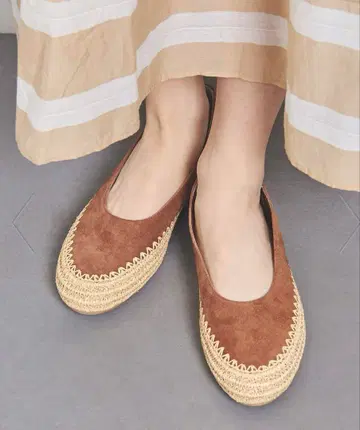 새상품 미사용 UNITED ARROWS 스웨이드/내추럴 펌프스