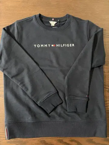 TOMMY HILFIGER 네이비 로고 맨투맨
