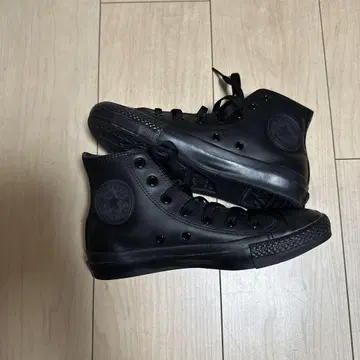 CONVERSE 블랙 하이컷 스니커즈