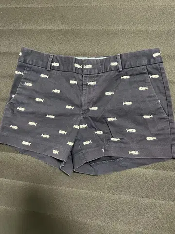 BANANA REPUBLIC 물고기 패턴 숏팬츠 6P