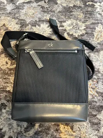 ck 블랙 숄더백 Calvin Klein 캘빈클라인