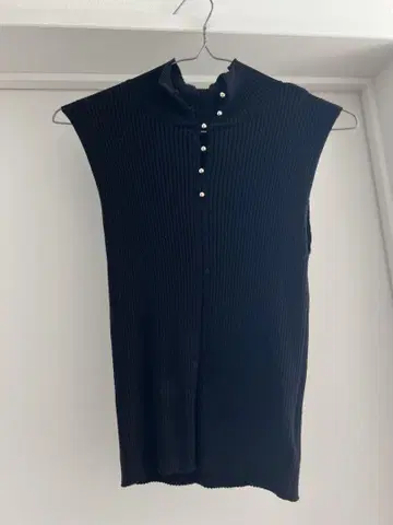 블랙 슬리브리스 니트 F 사이즈
