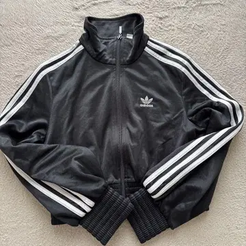 새상품급 adidas 크롭 저지
