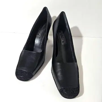 [ 새상품 ] 이탈리아제 천연 가죽 펌프스 블랙 23.5cm 절개 디자인