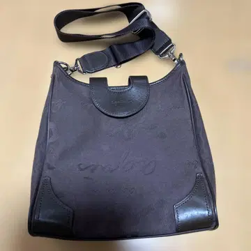 에네스베 로고 숄더백 귀여워!!