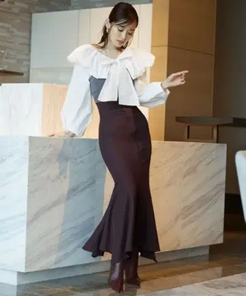 플레어 스커트 다크 브라운 슬릿