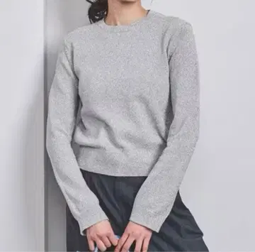 거의 새상품 유나이티드 애로우즈 라메 크루넥 니트 실버