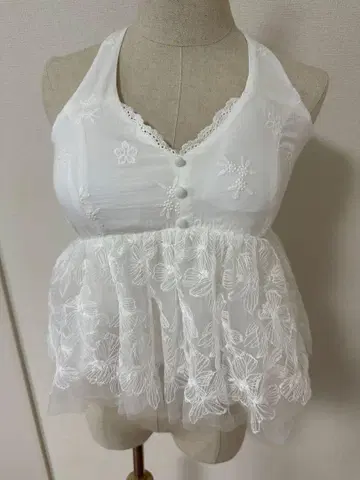 미사용 새상품 시착만 한 상품 인기 다리치 화이트 상의
