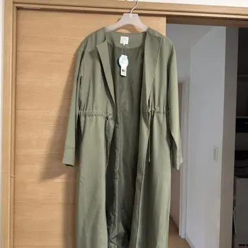올리브 그린 롱 코트