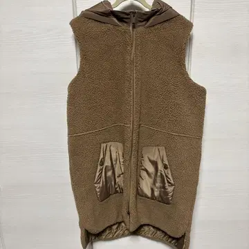 후드 부착 보아 베스트