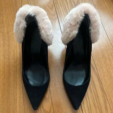 트루 바이 마리코 오이카와 스웨이드 퍼 하이힐 펌프스